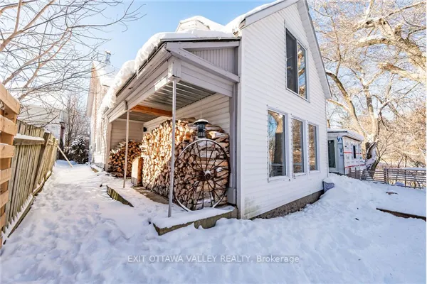 815 Pembroke Street W