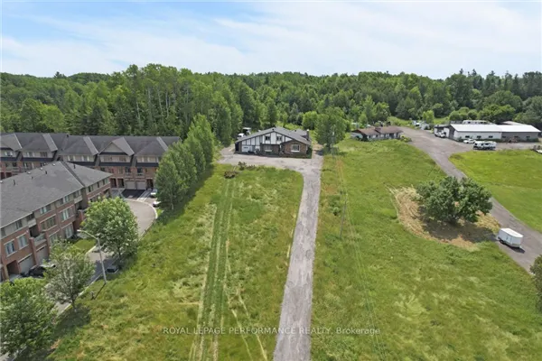 1016 Old Montreal Road