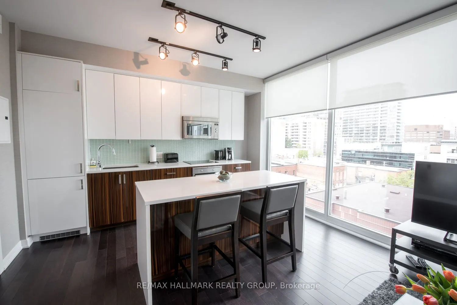 300 Lisgar Street #1111