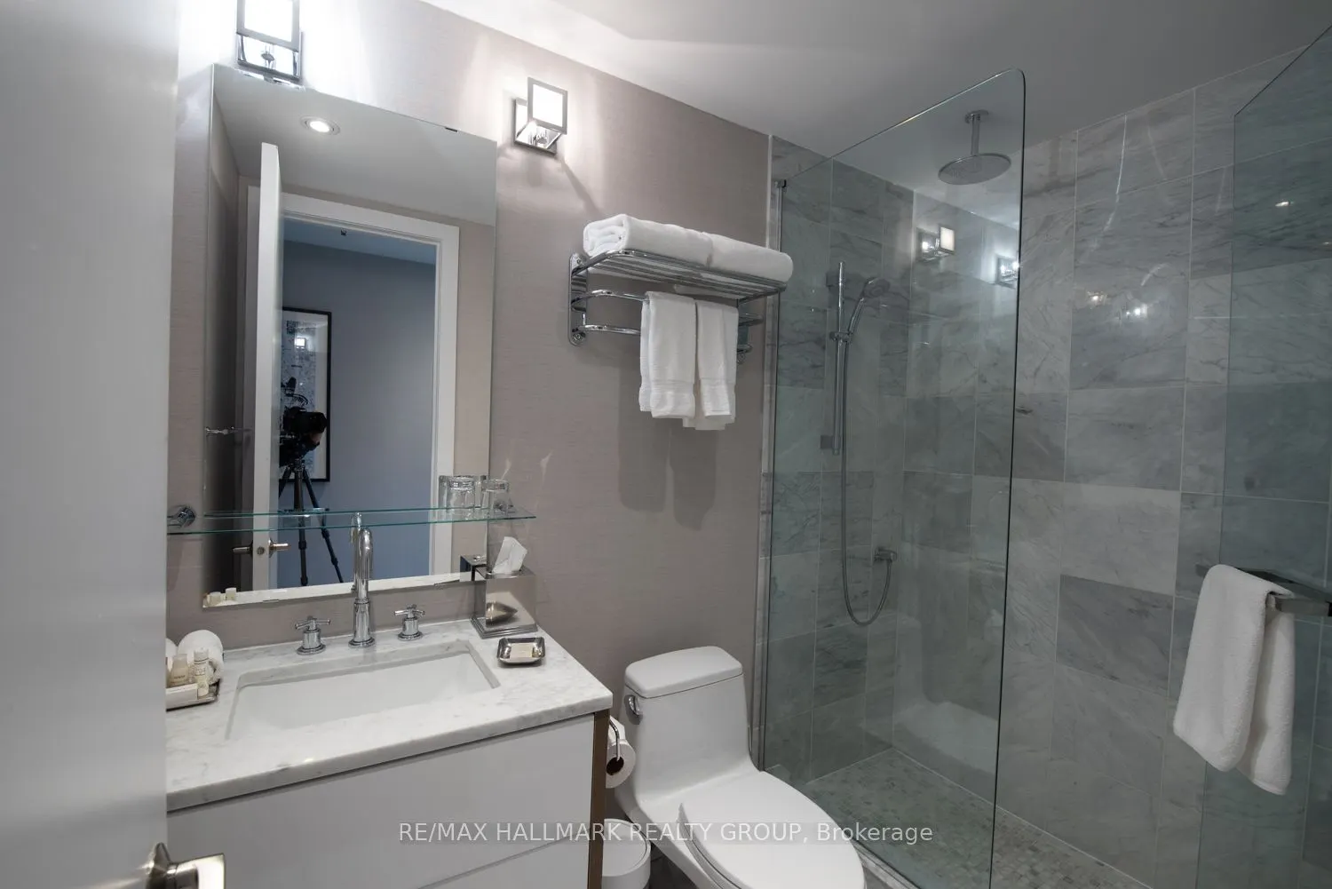 300 Lisgar Street #1111