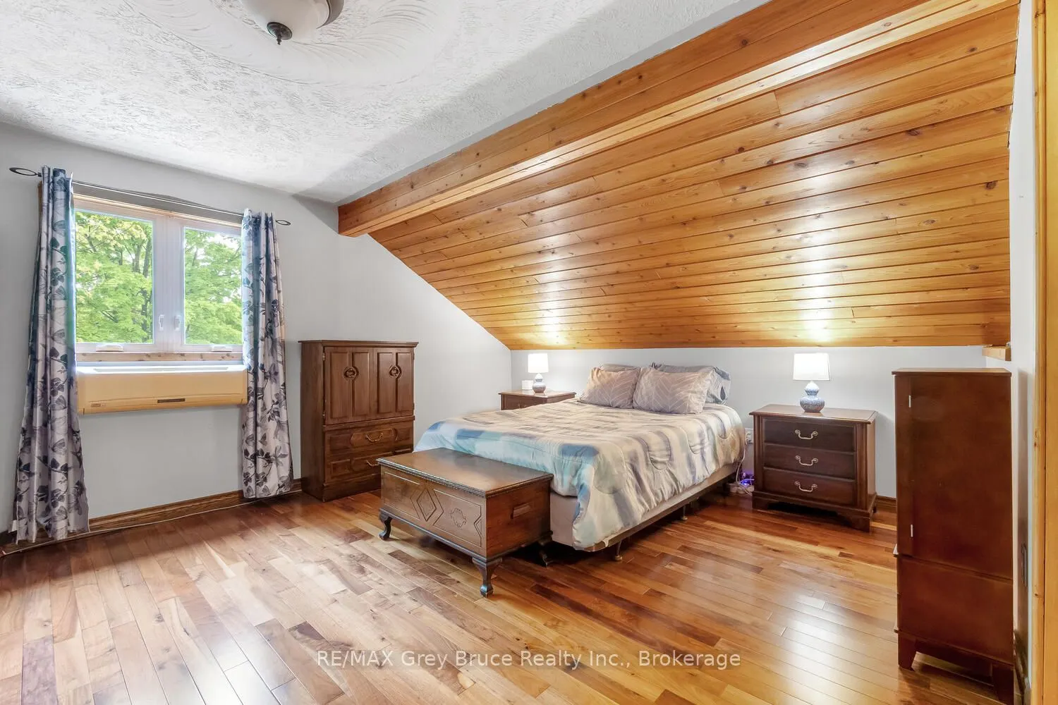 1033 Bruce Road 9