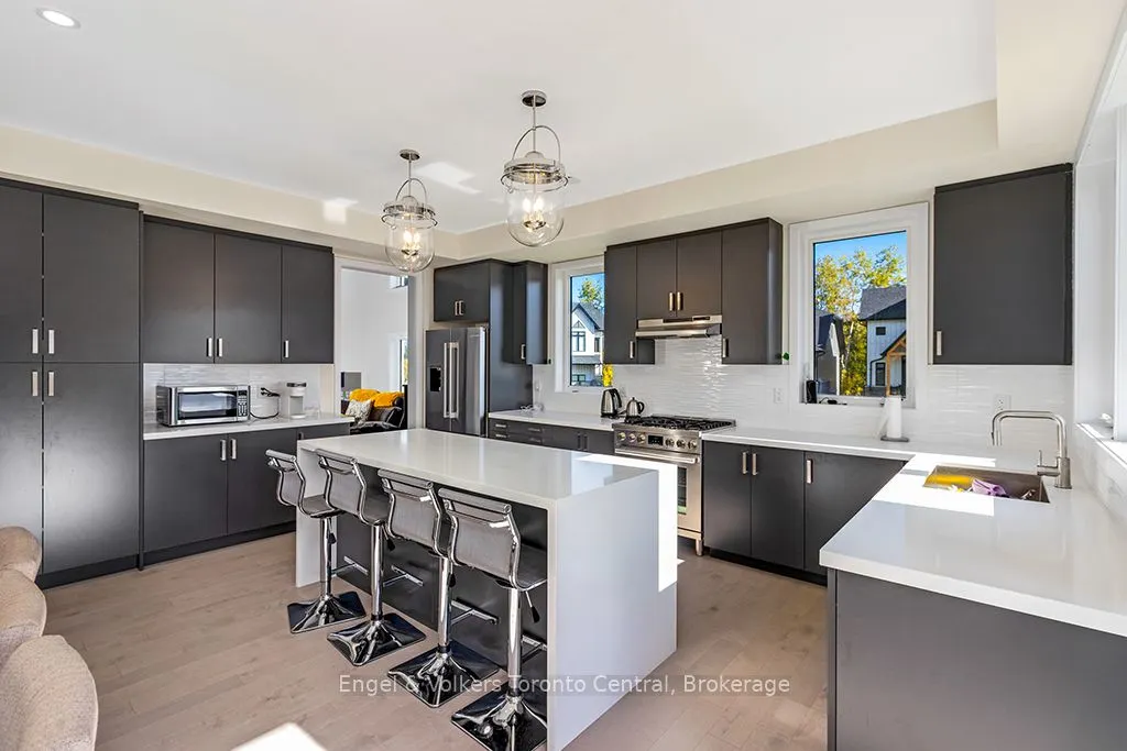 157 SPRINGSIDE Crescent
