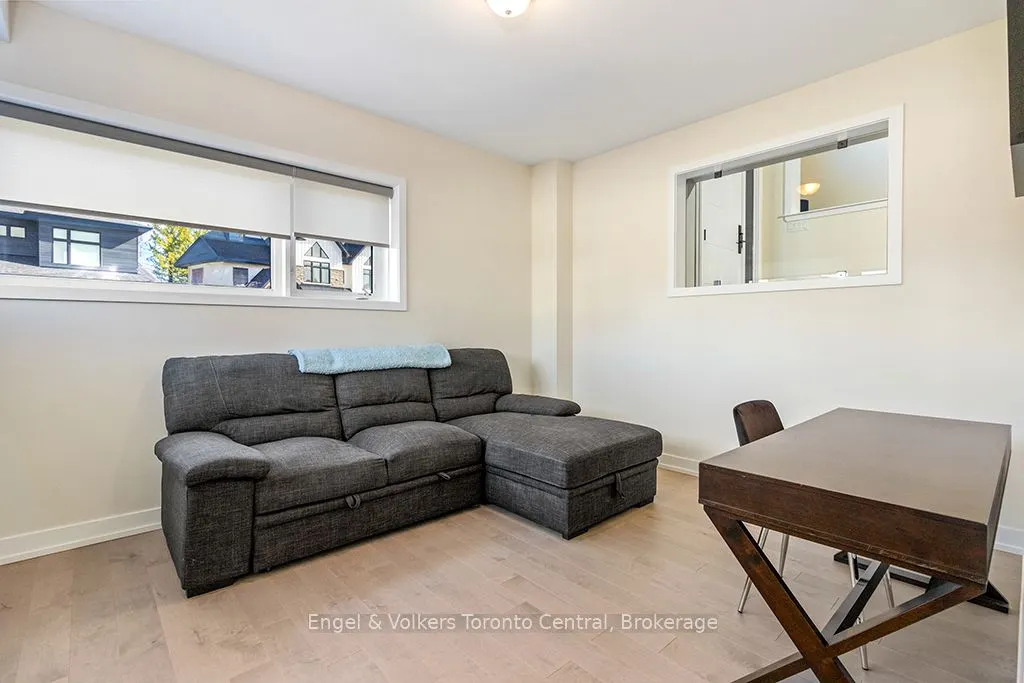 157 SPRINGSIDE Crescent