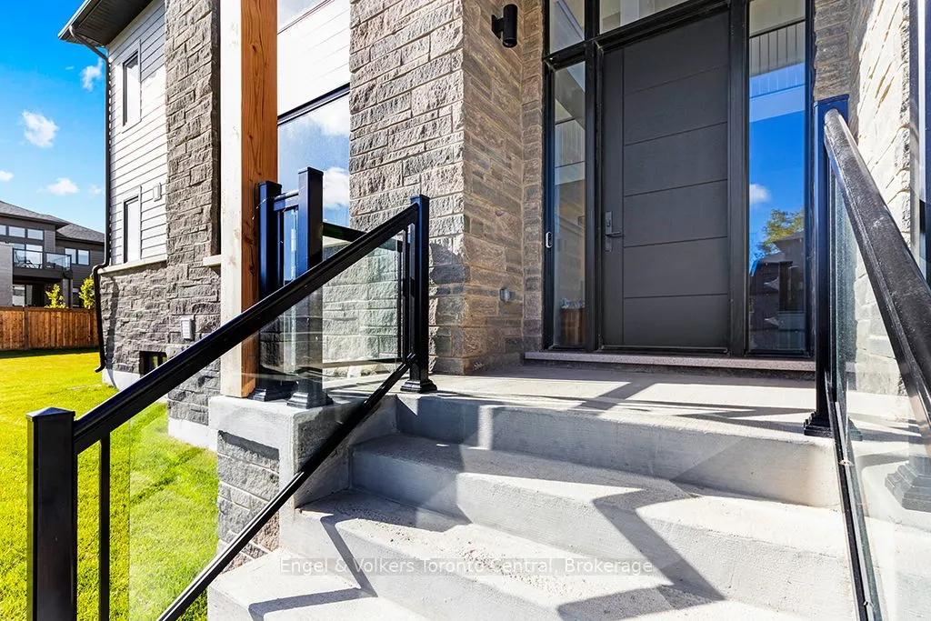157 SPRINGSIDE Crescent