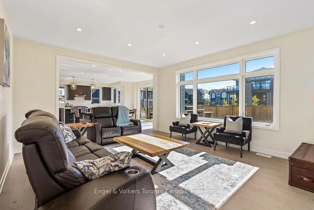 157 SPRINGSIDE Crescent