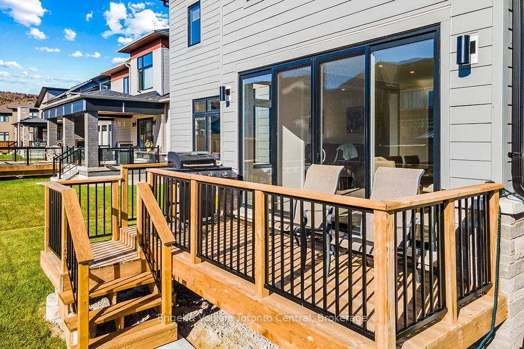 157 SPRINGSIDE Crescent