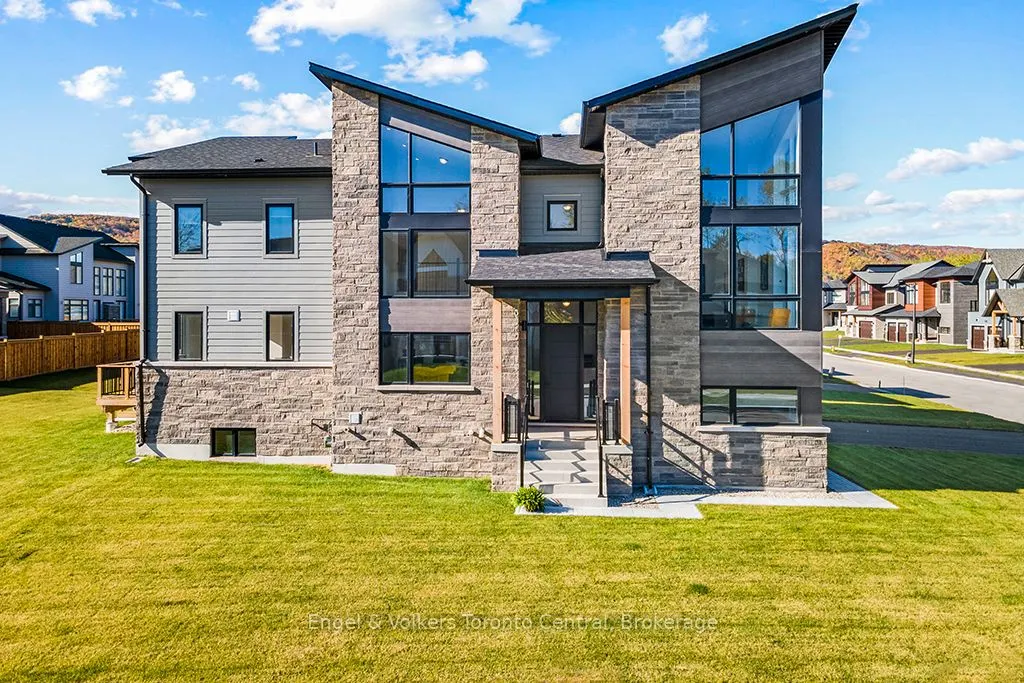 157 SPRINGSIDE Crescent