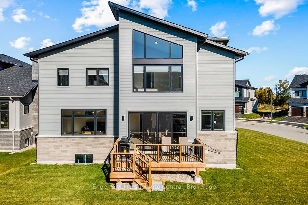 157 SPRINGSIDE Crescent