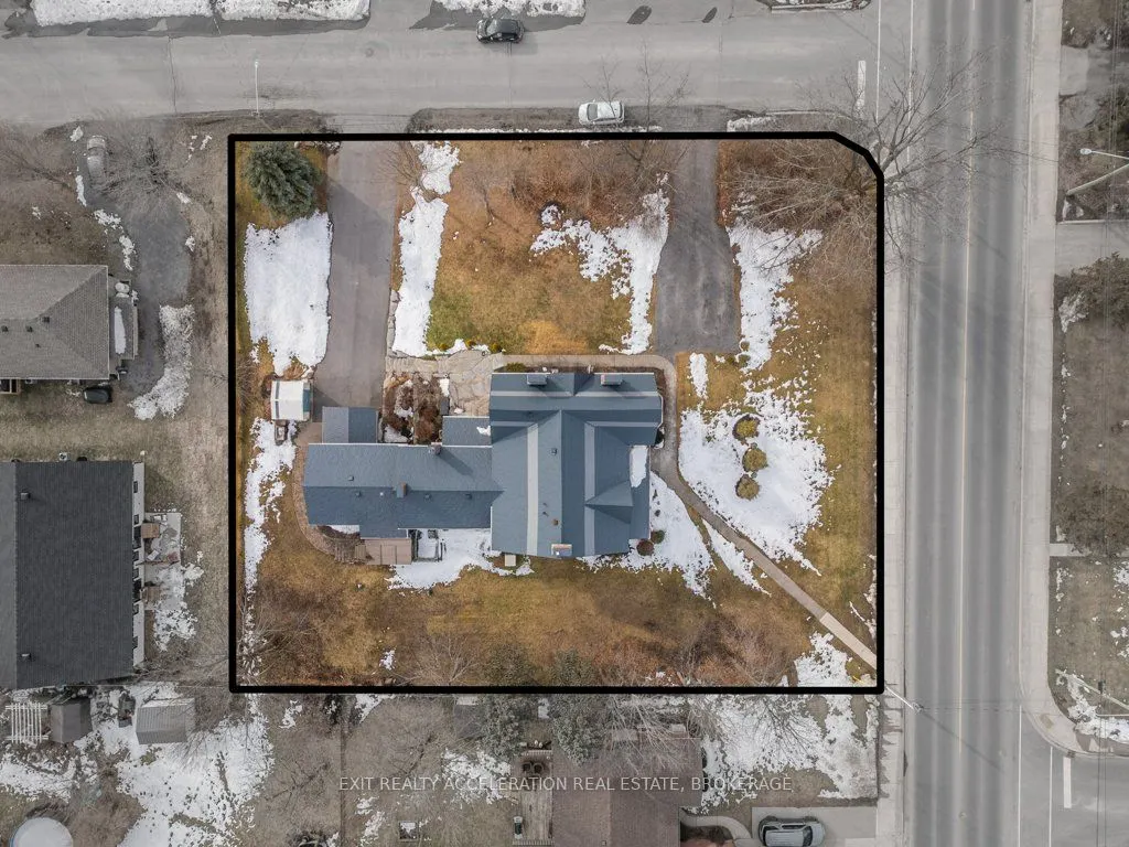 232 Dundas Street W