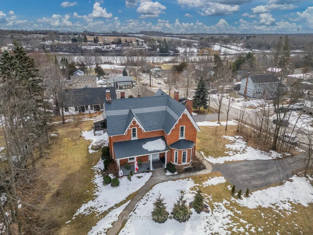 232 Dundas Street W