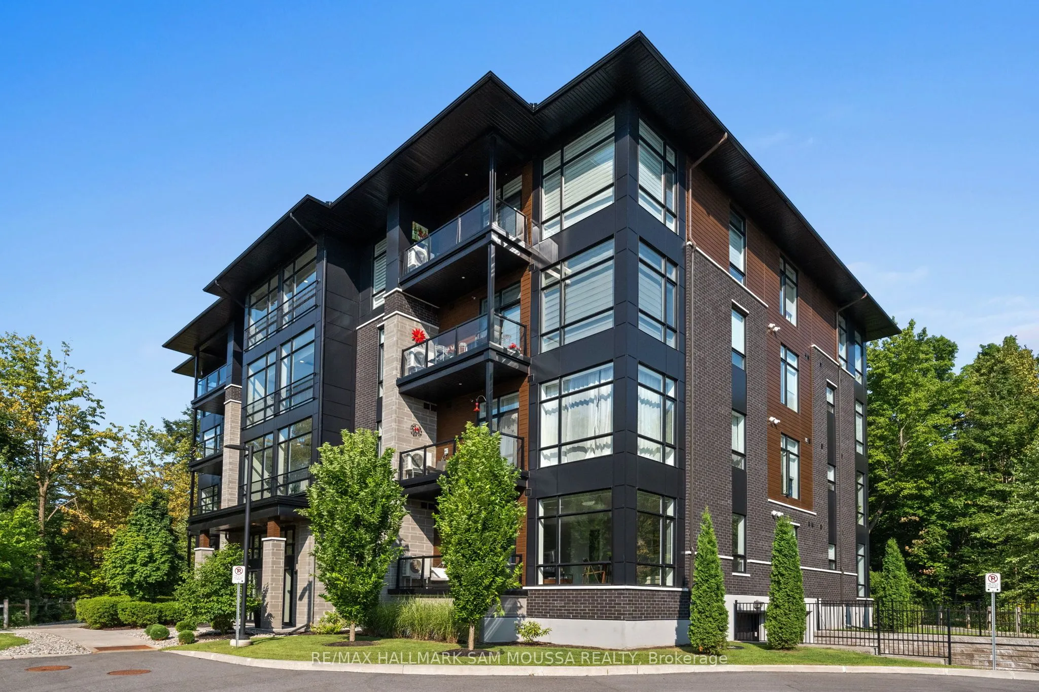 120 Cortile Private #101