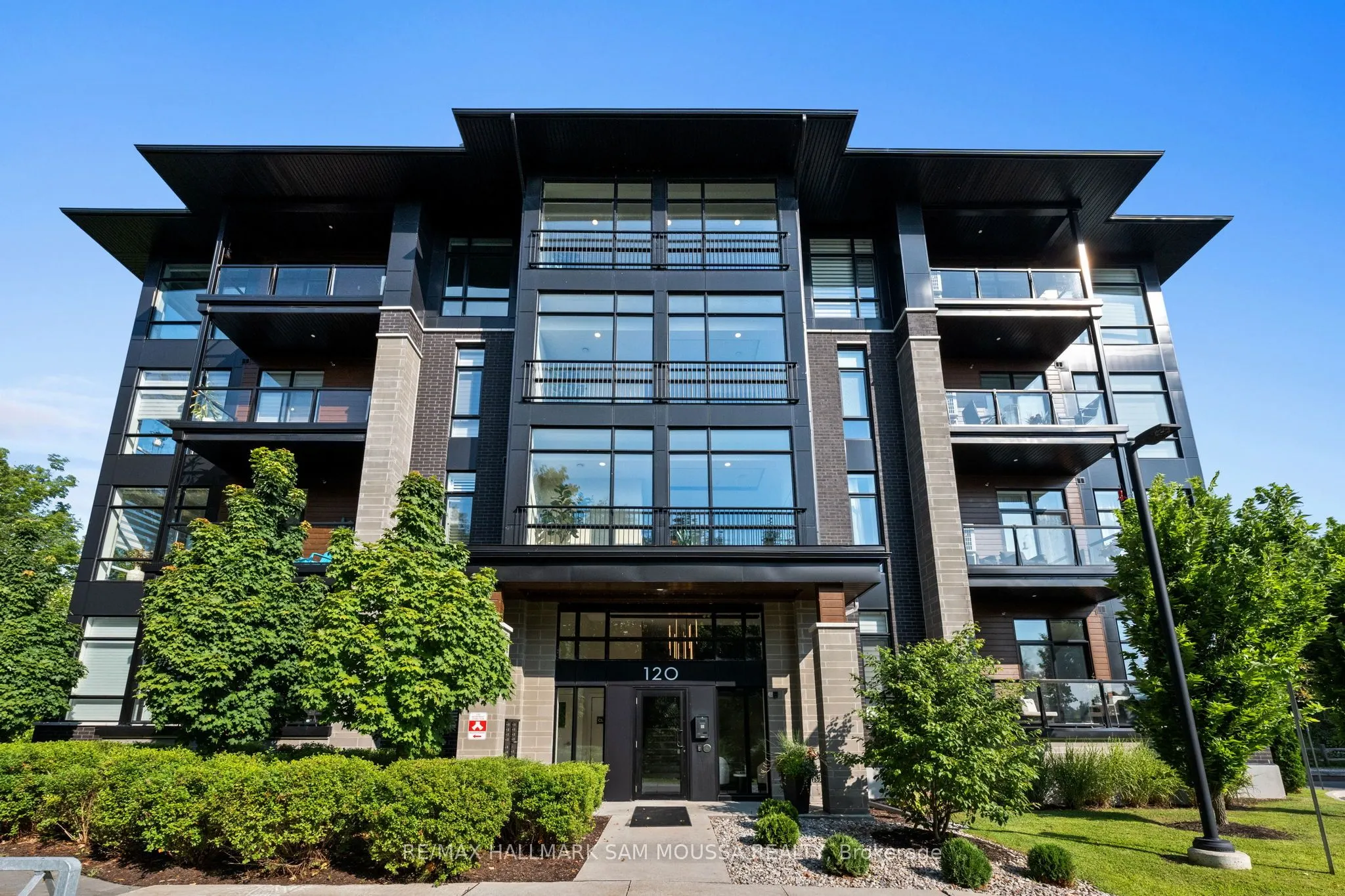 120 Cortile Private #101