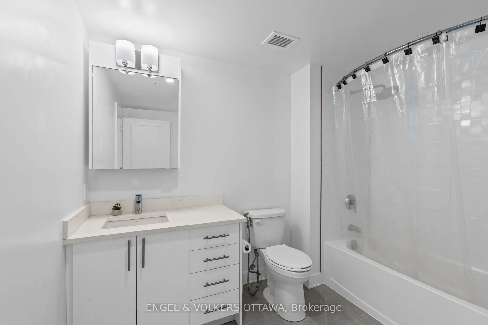 180 George Street #1802
