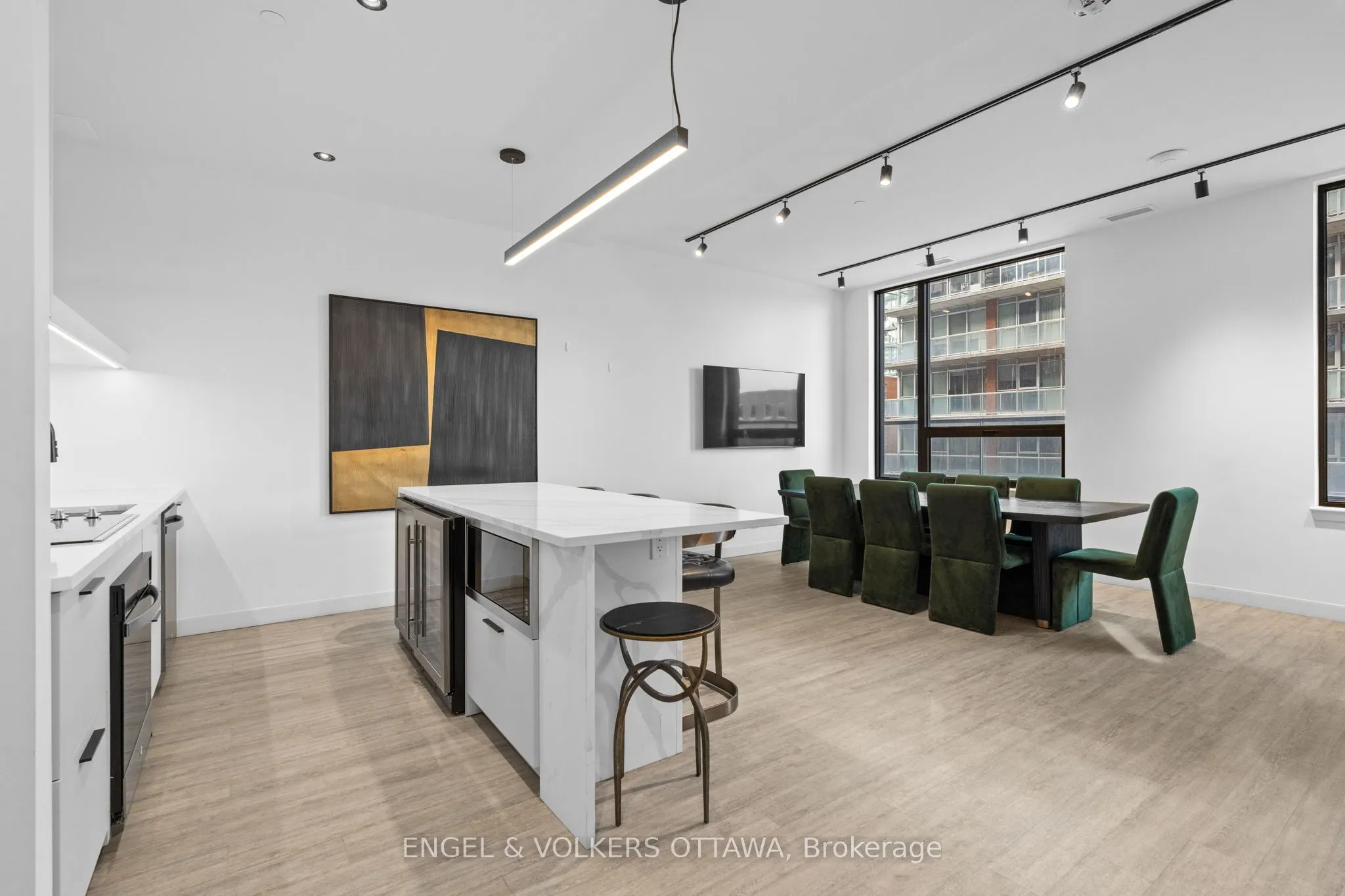 180 George Street #1802