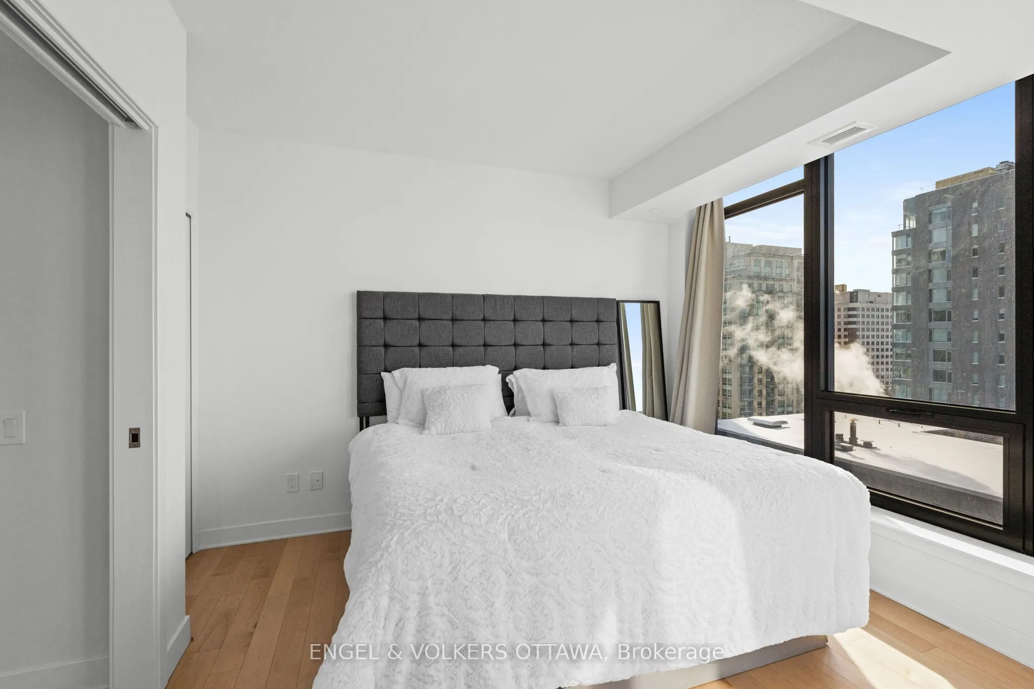 180 George Street #1802