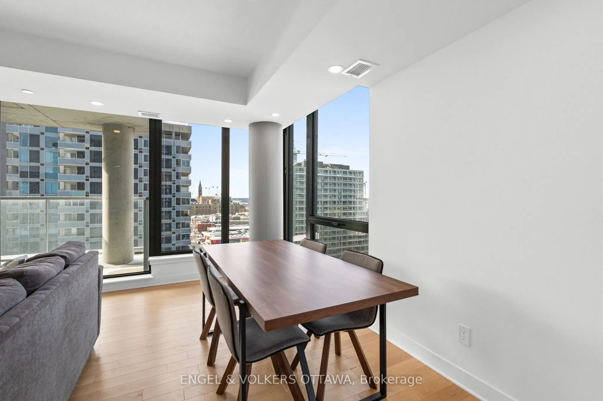180 George Street #1802