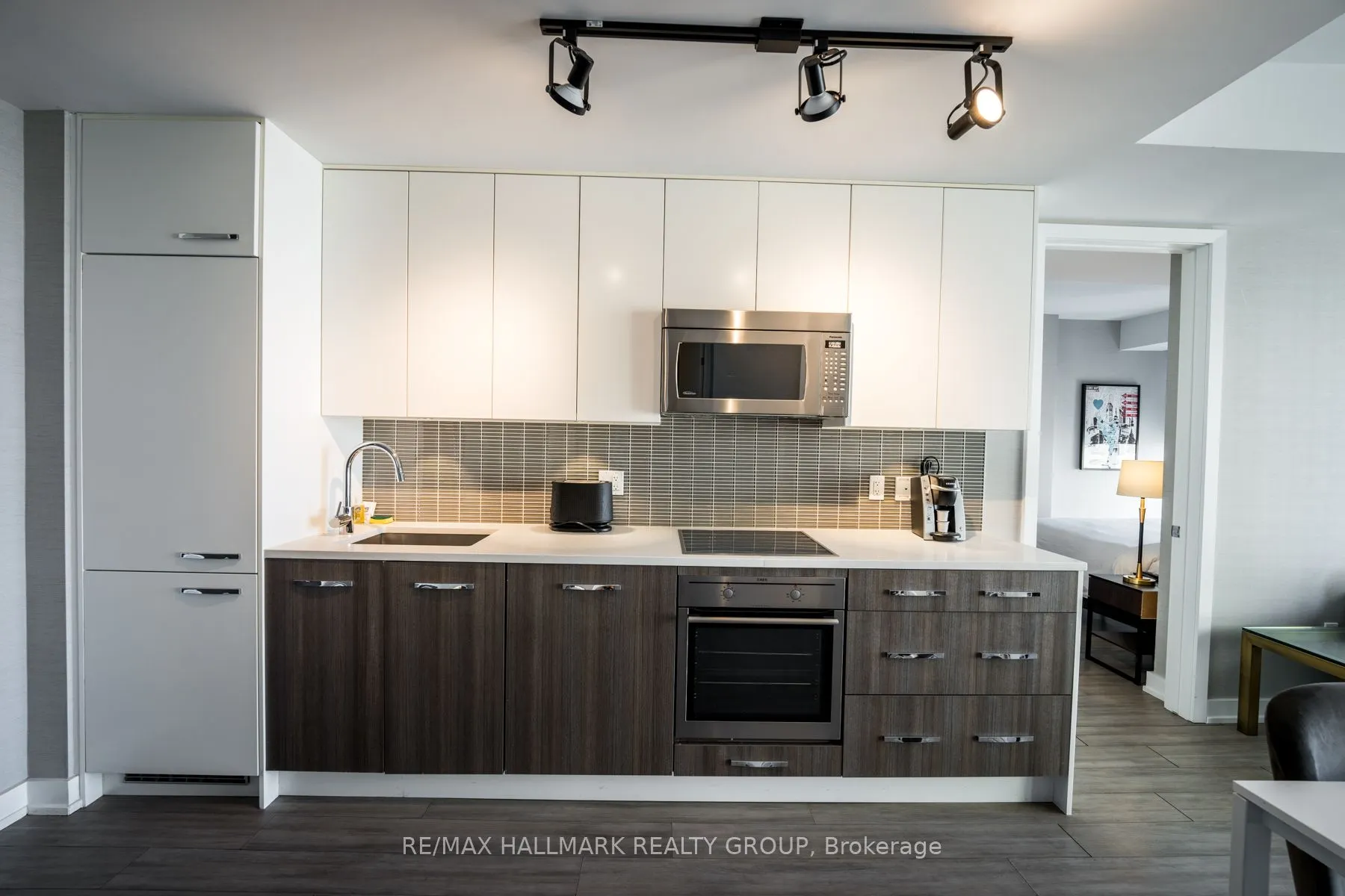 111 Champagne Avenue #1805