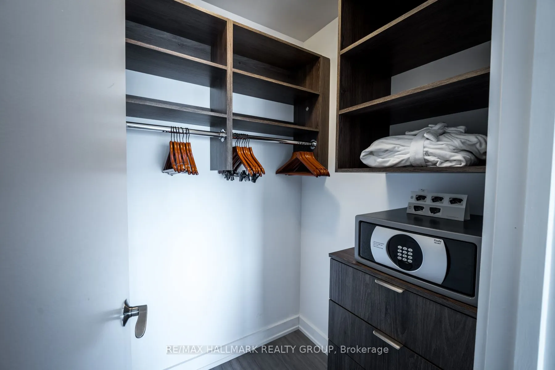 111 Champagne Avenue #1805