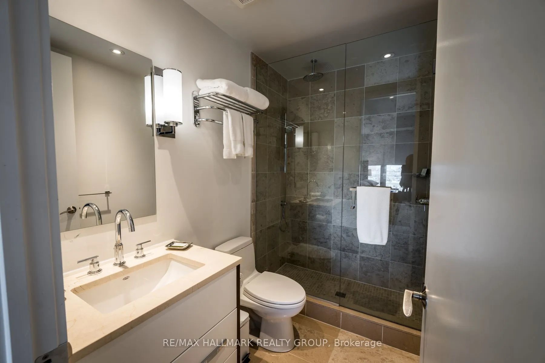 111 Champagne Avenue #1805