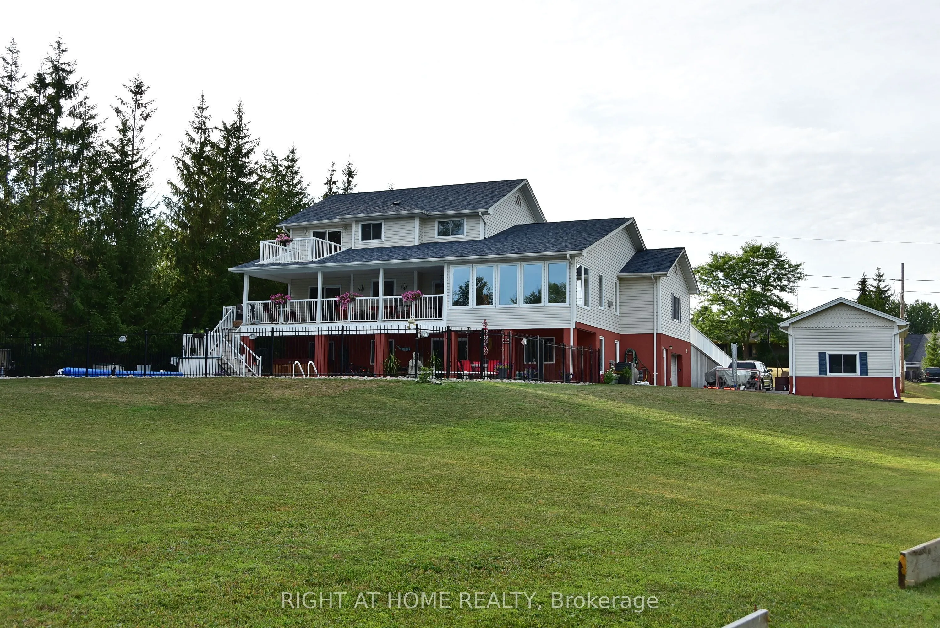 599 Maniece Avenue