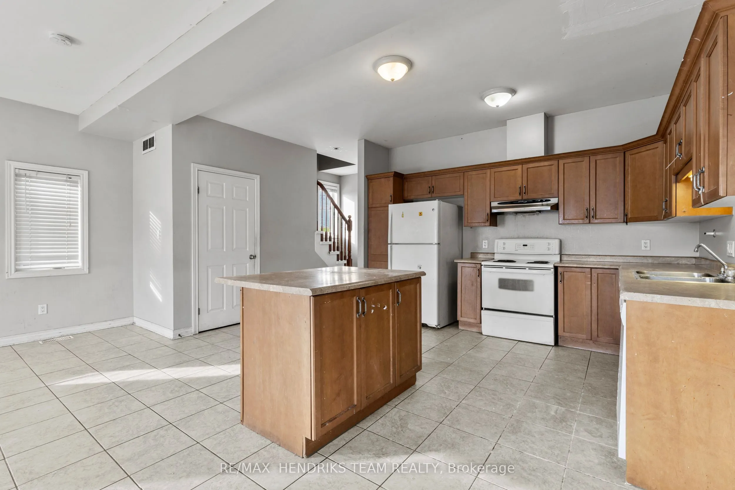 2 Townline Road E