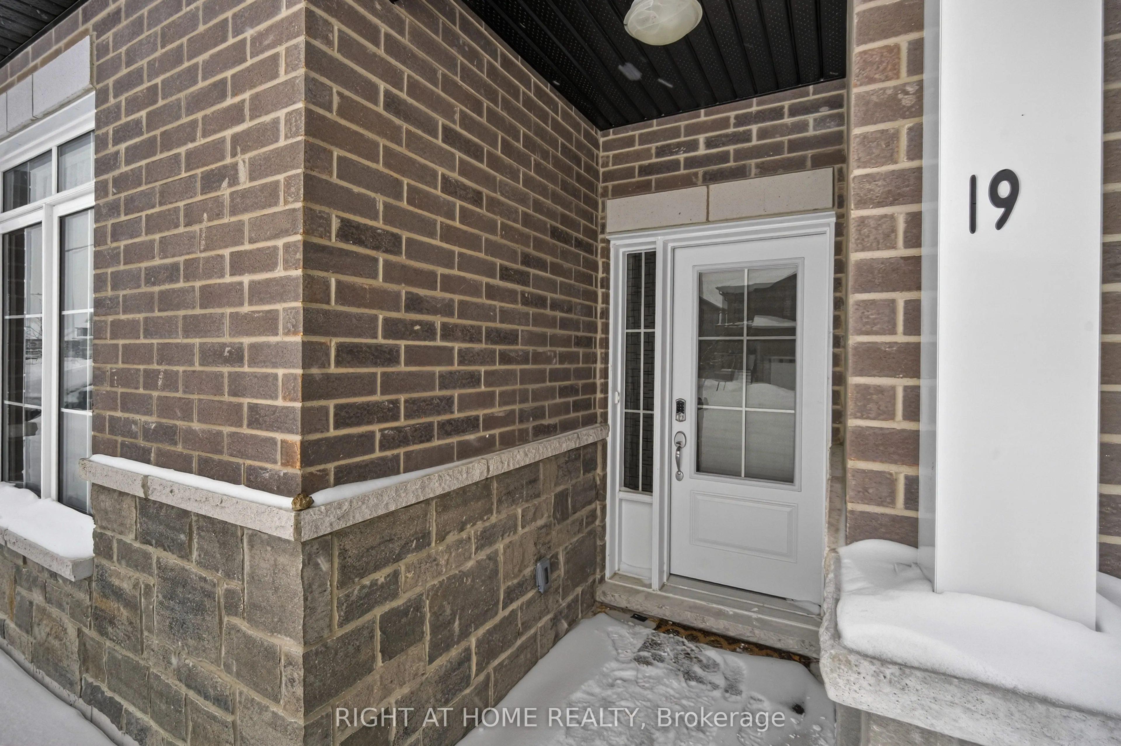 19 Hillcroft Way