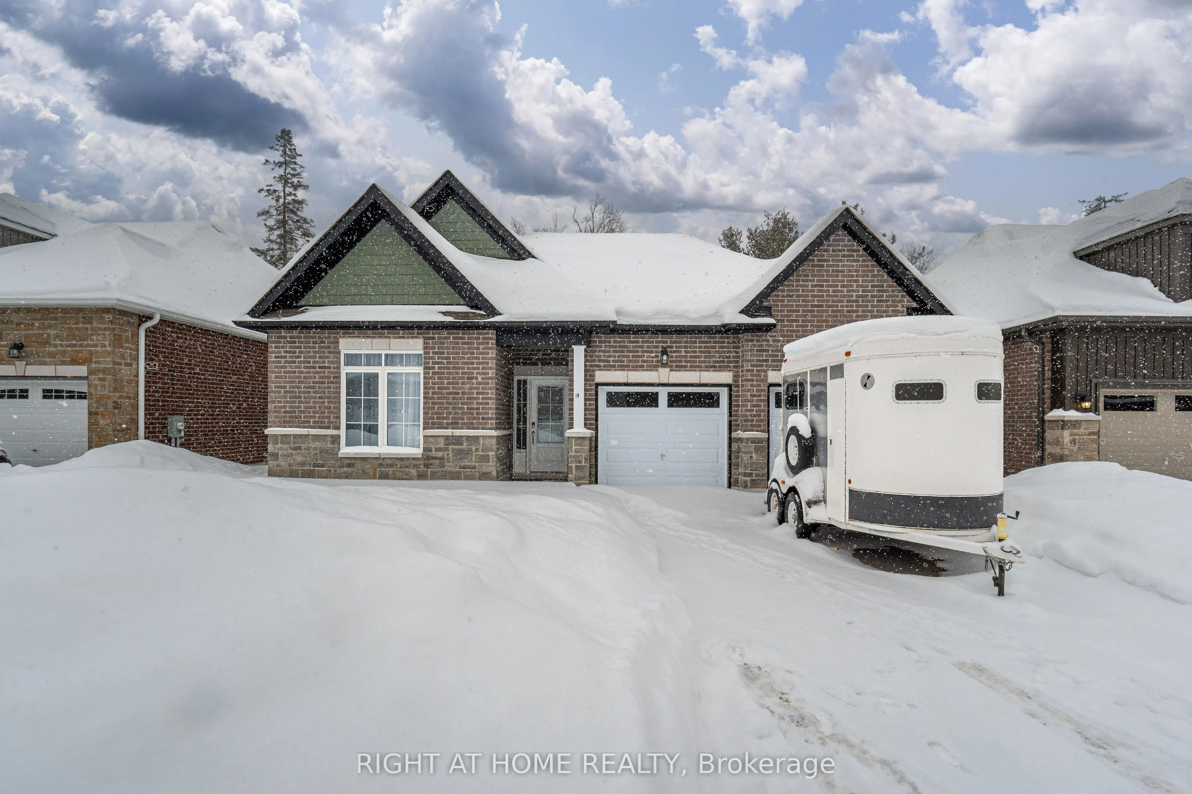 19 Hillcroft Way
