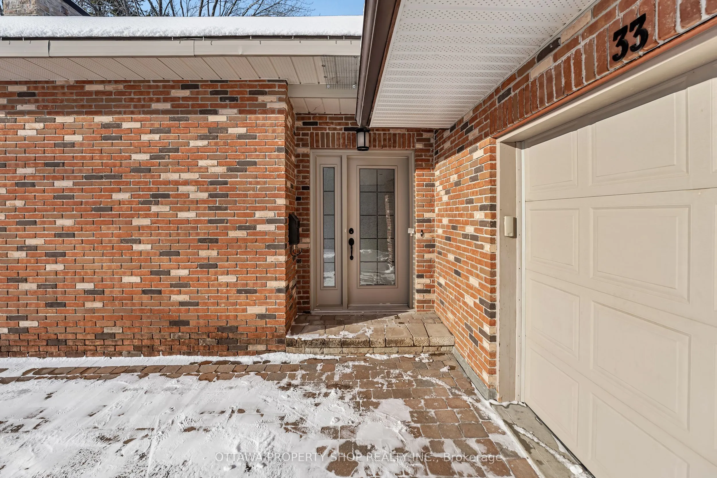 33 Rutherford Crescent