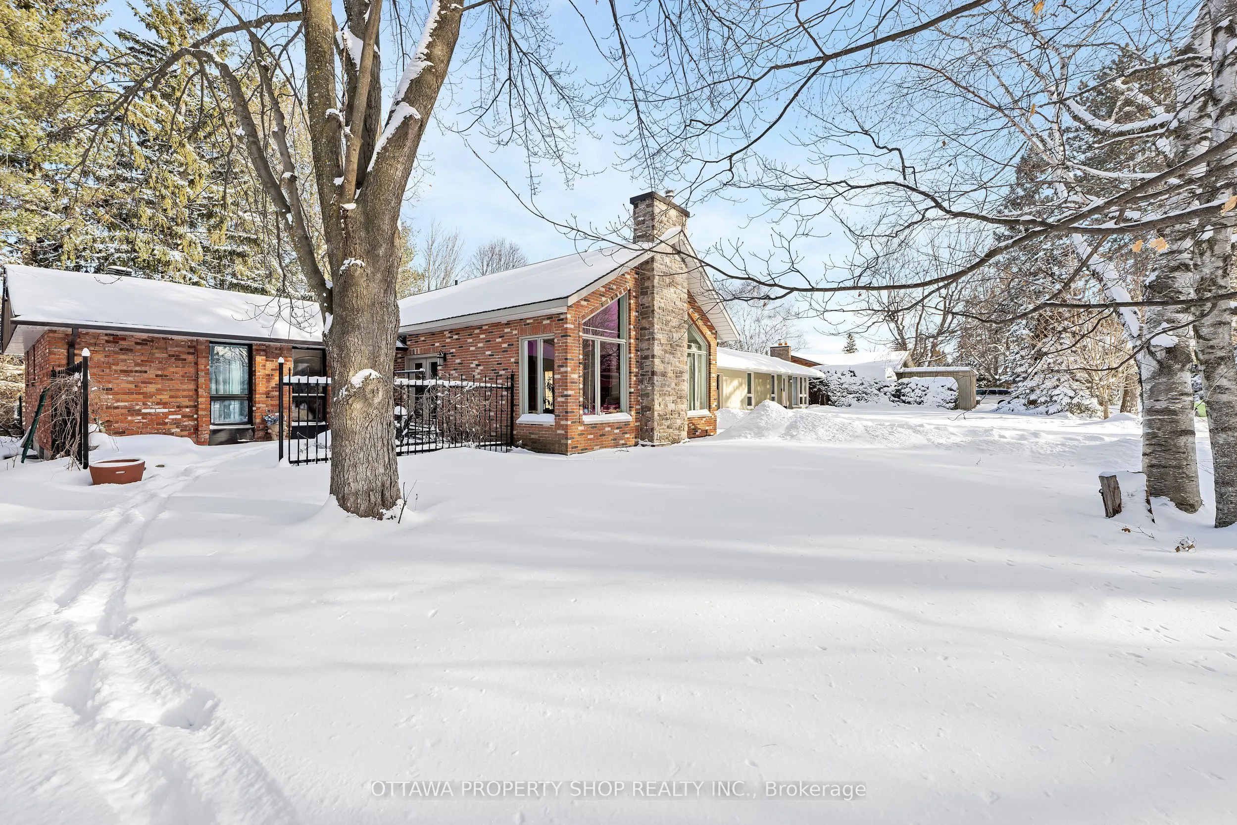 33 Rutherford Crescent