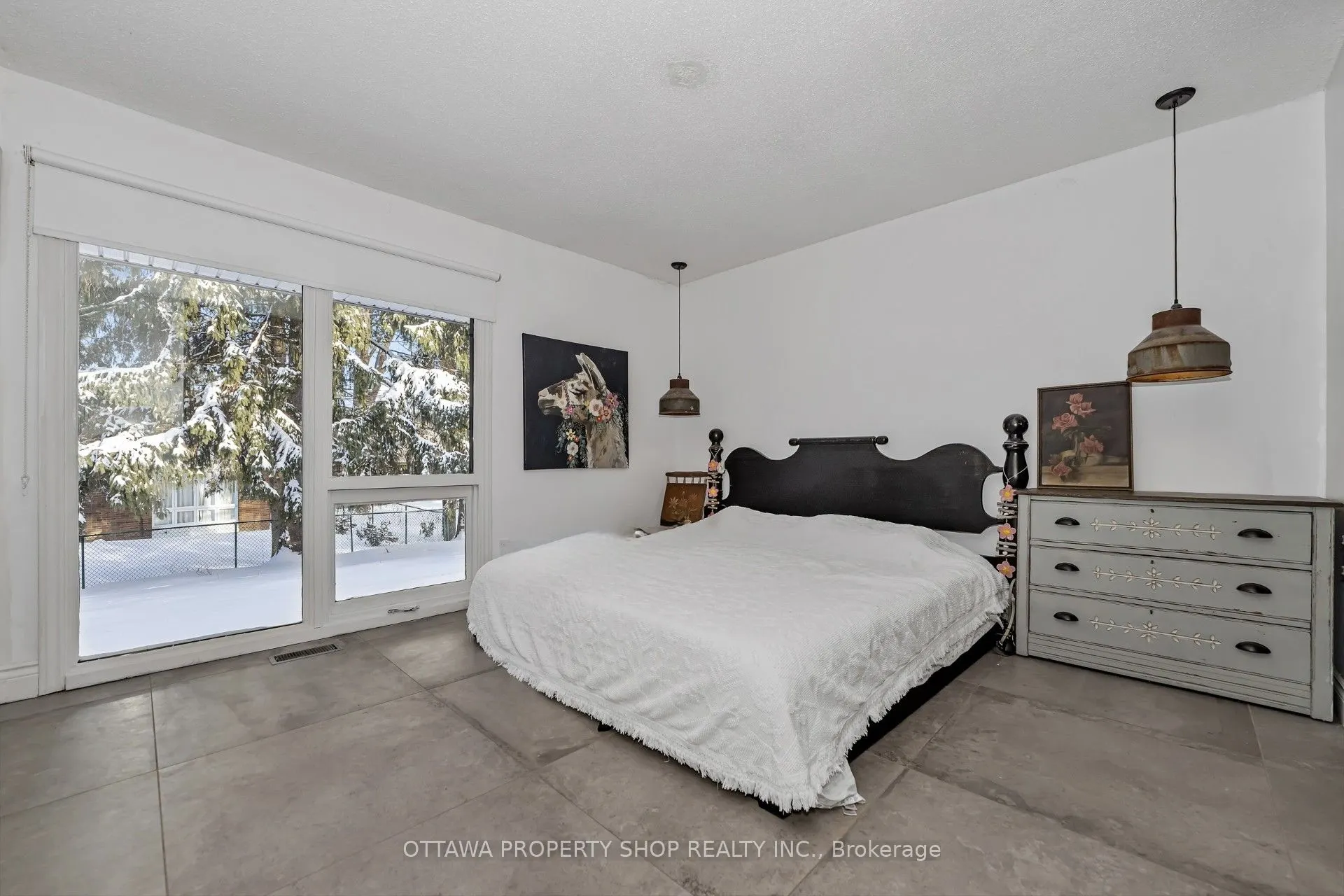 33 Rutherford Crescent