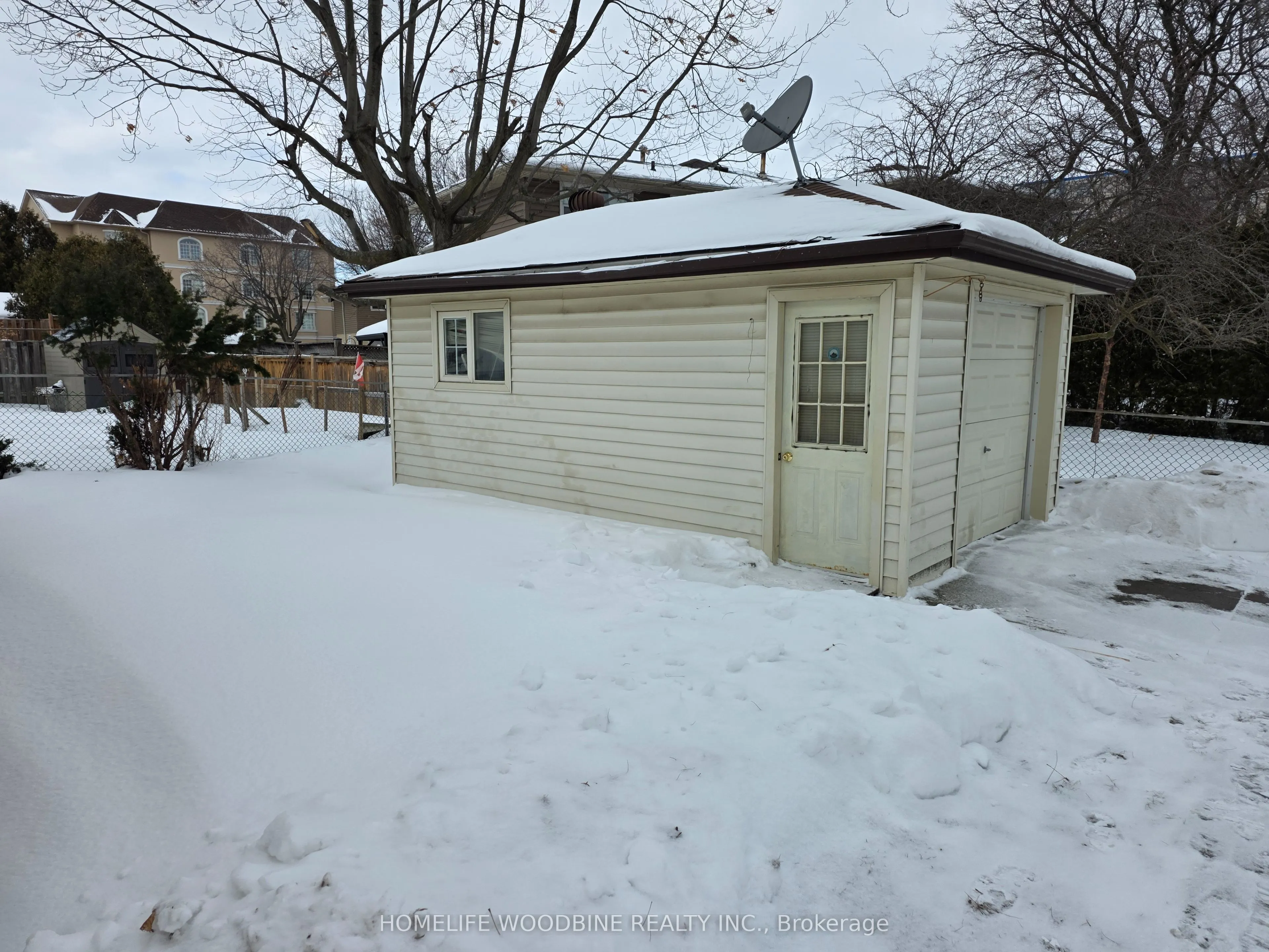 2 Rideau Crescent