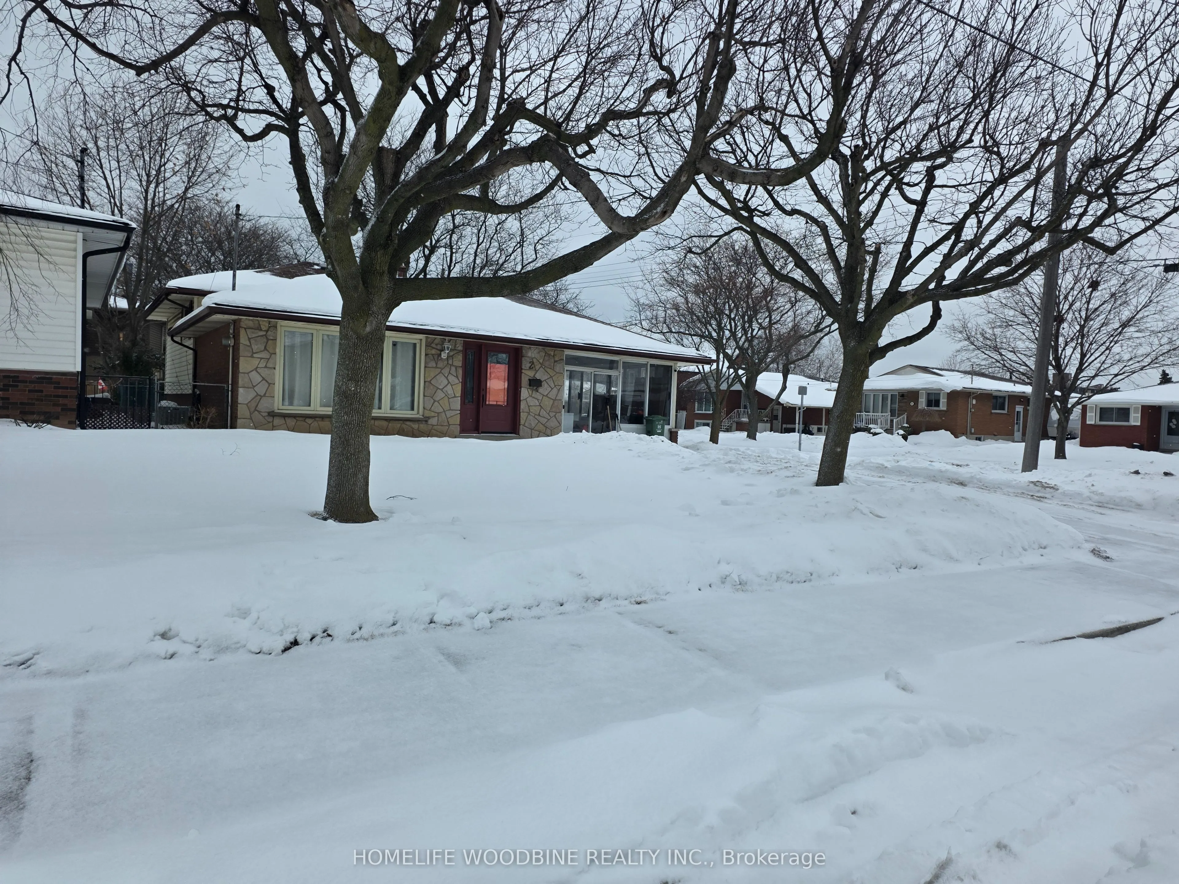 2 Rideau Crescent