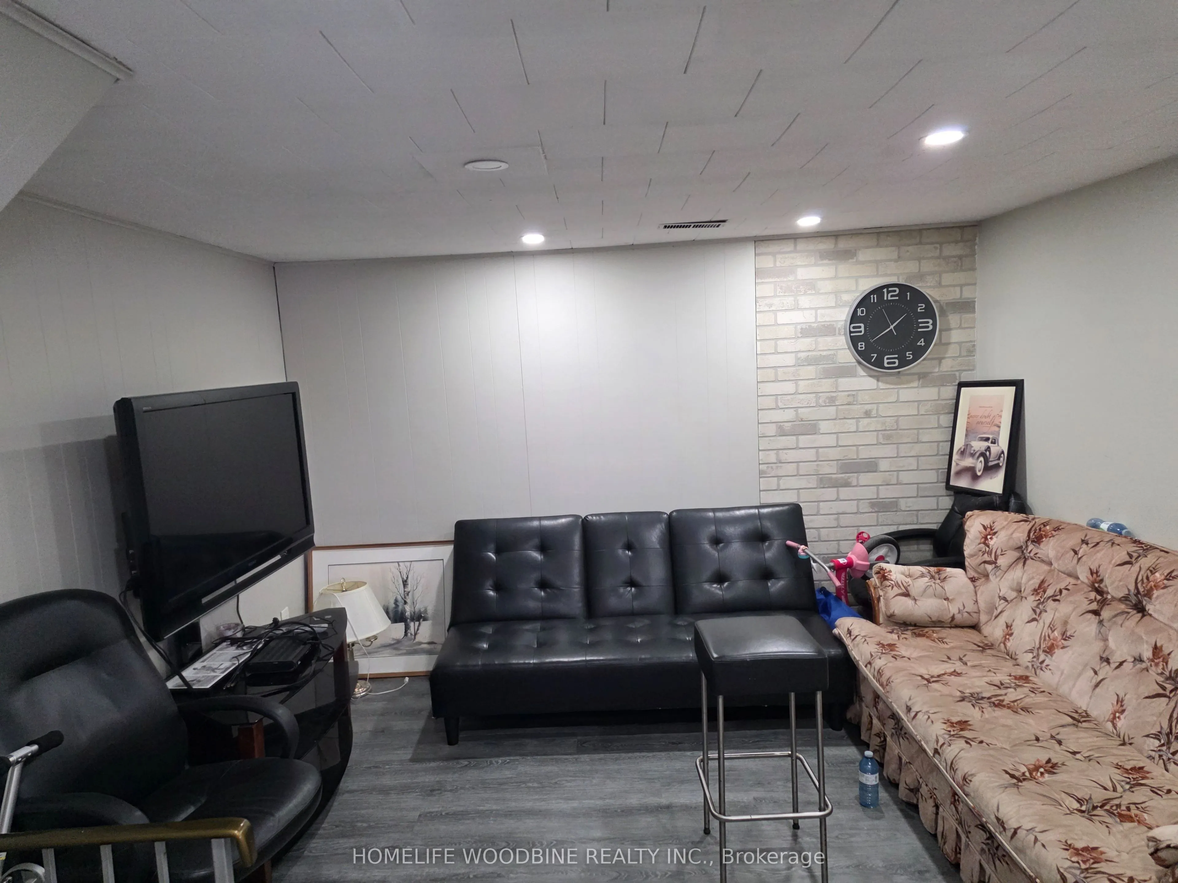 2 Rideau Crescent