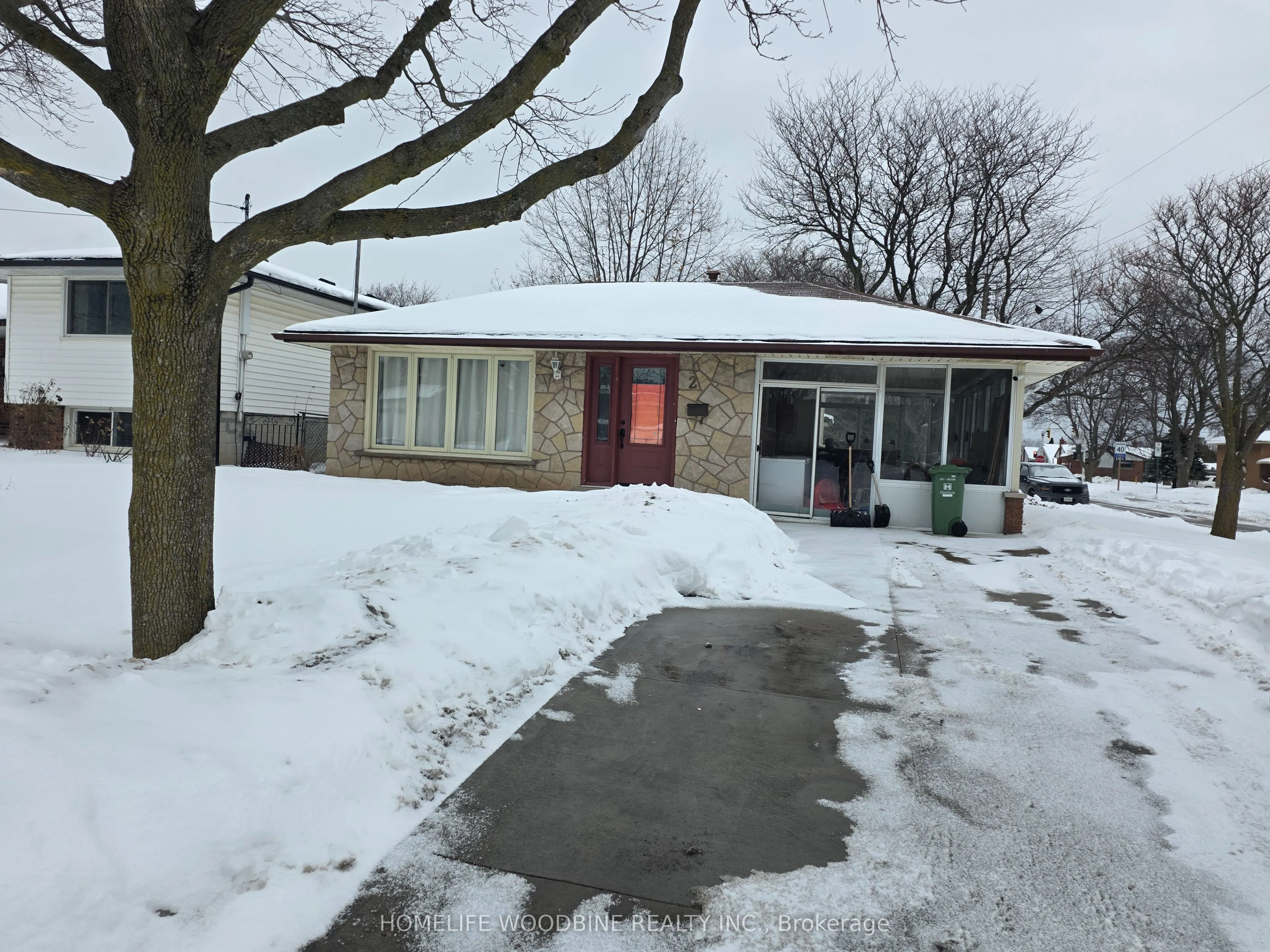 2 Rideau Crescent
