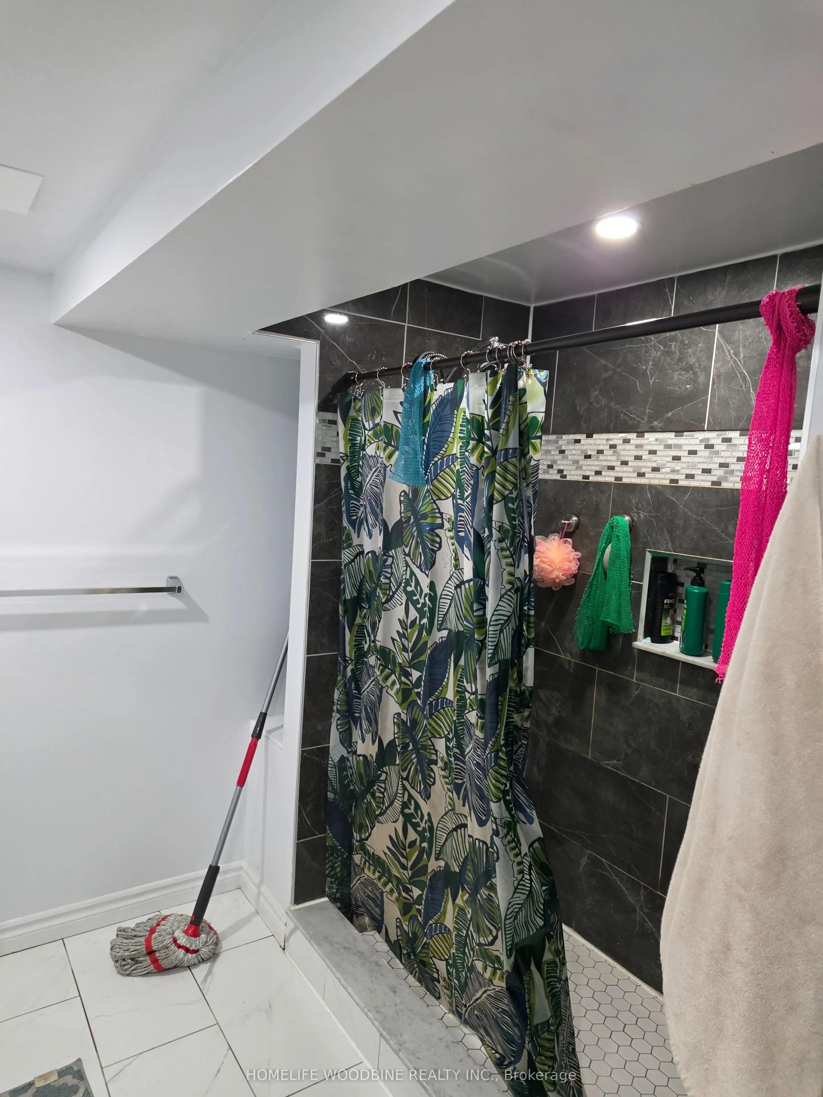 2 Rideau Crescent