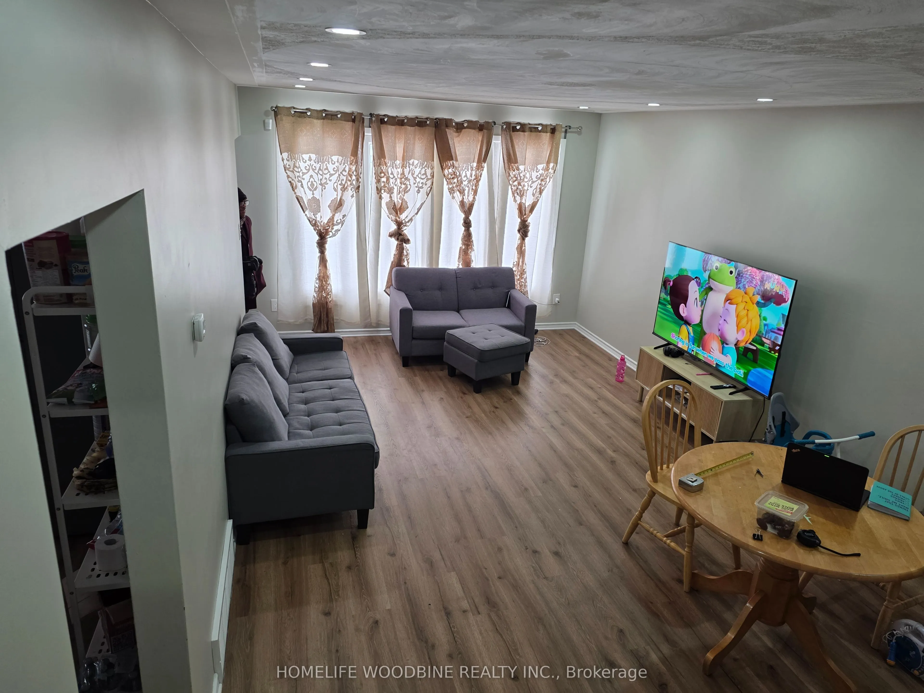 2 Rideau Crescent