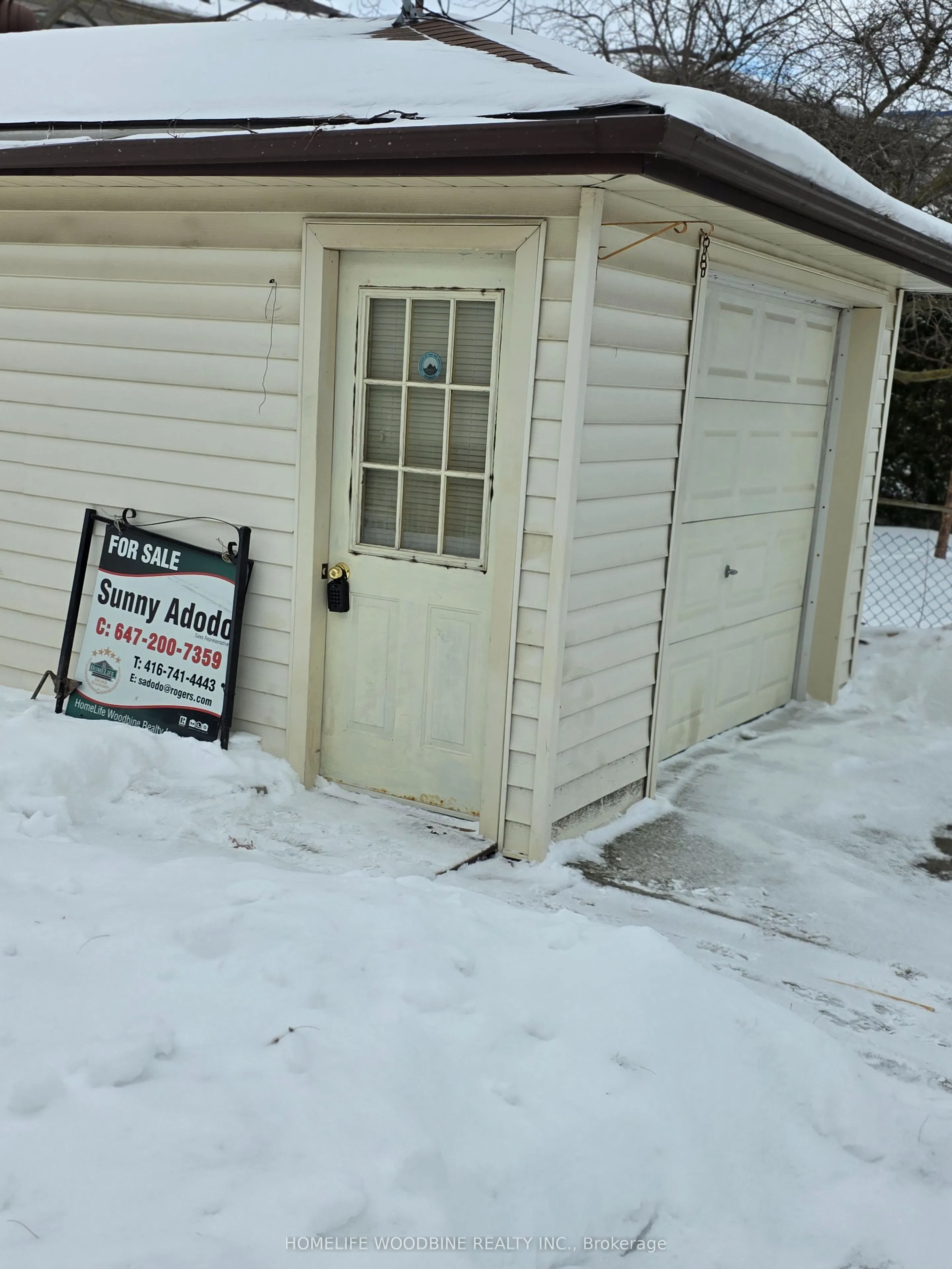 2 Rideau Crescent