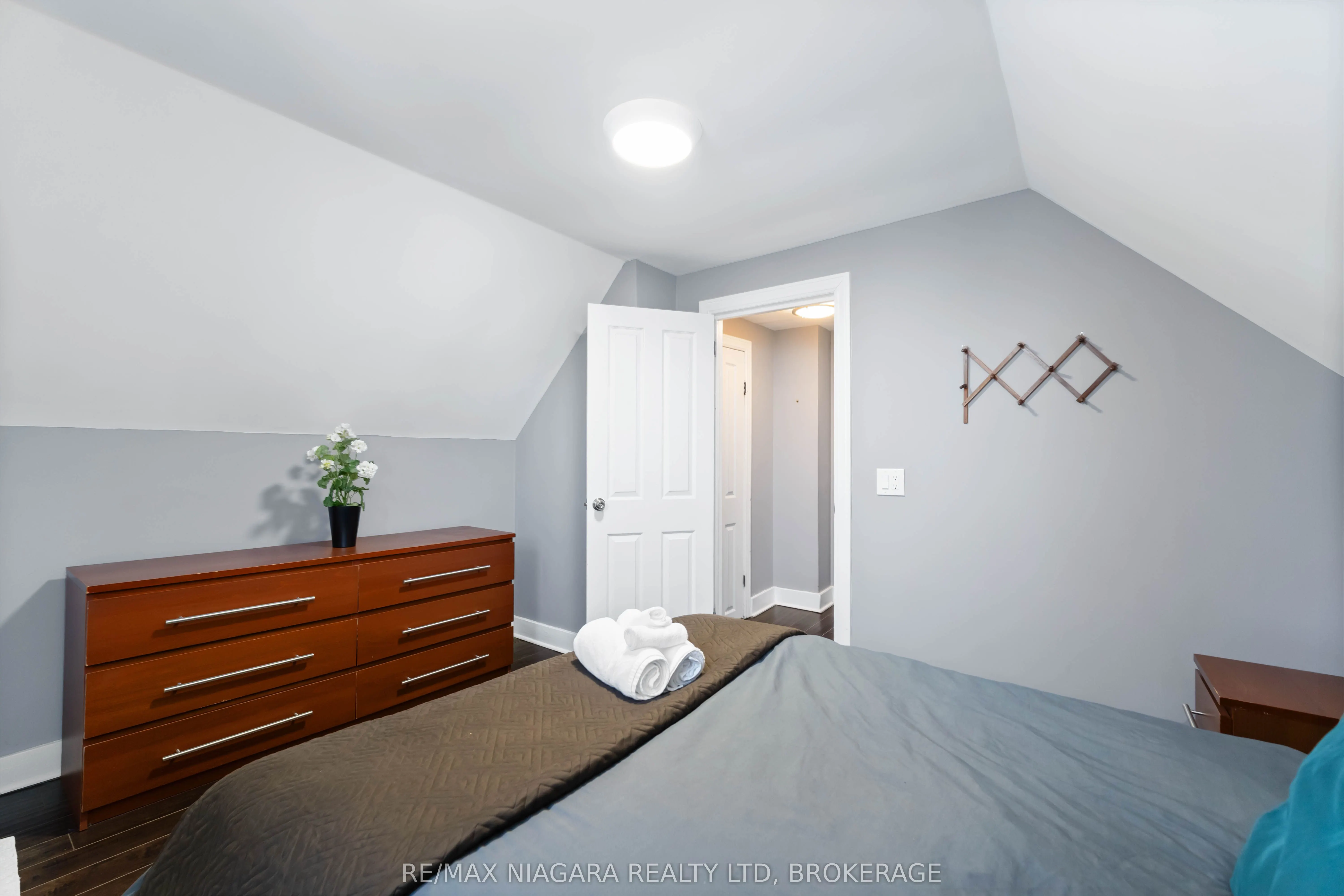 1459 Niagara Stone Road