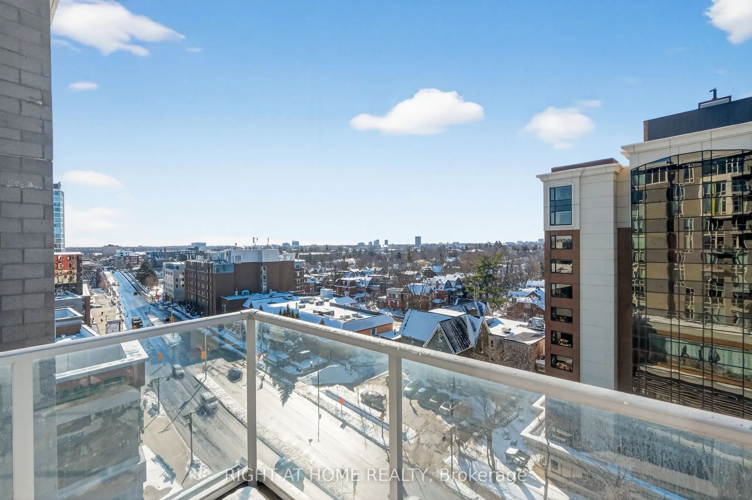 118 Holmwood Avenue #806