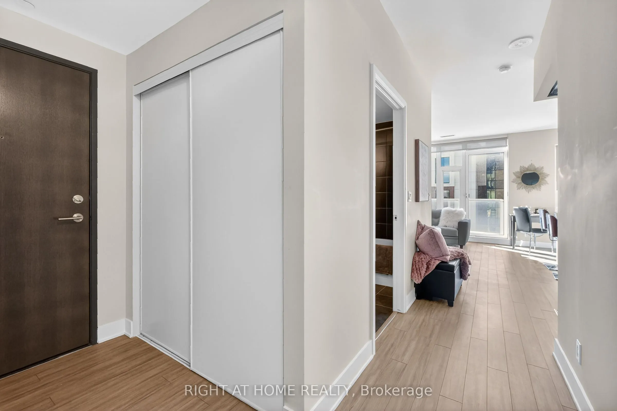 118 Holmwood Avenue #806