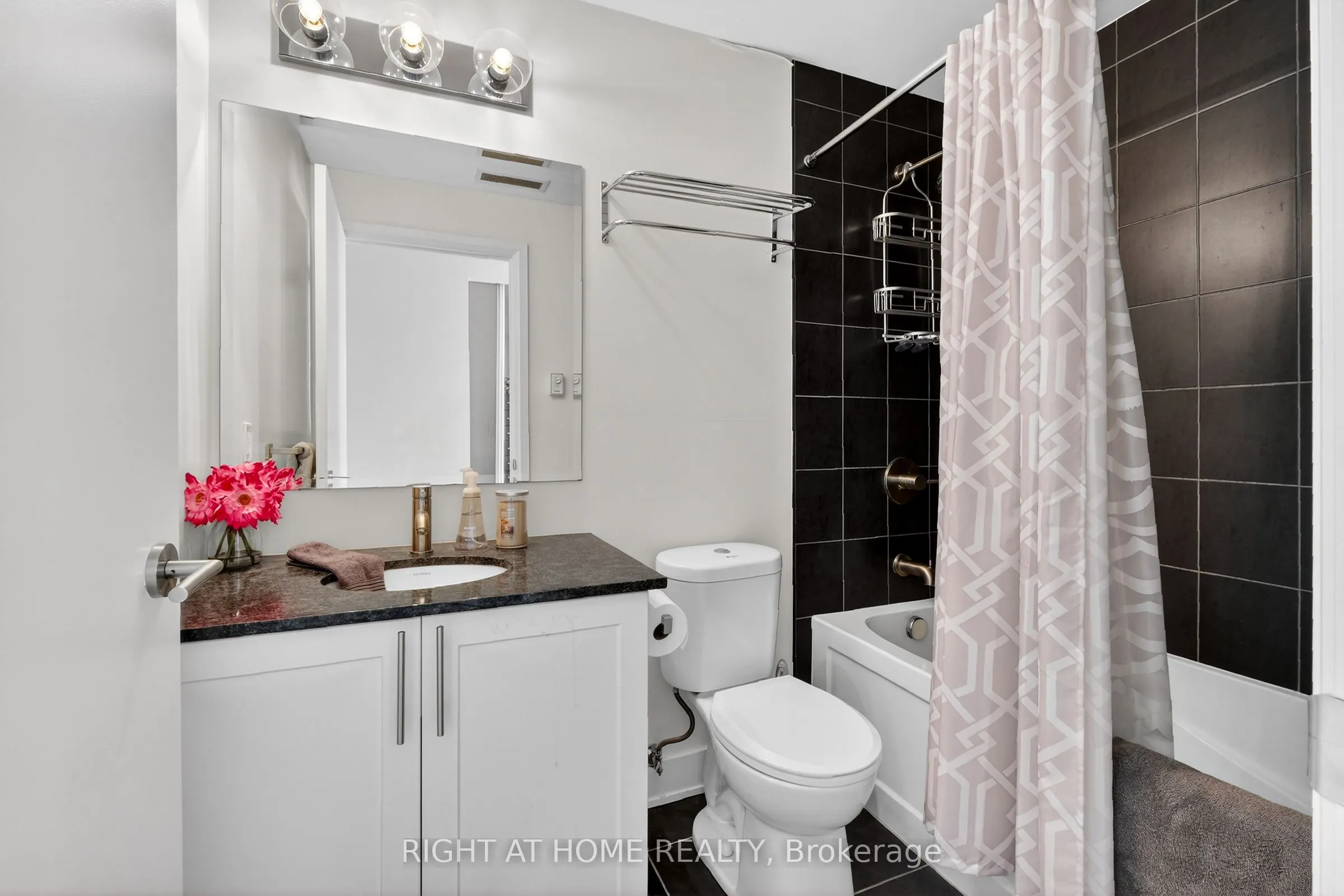 118 Holmwood Avenue #806