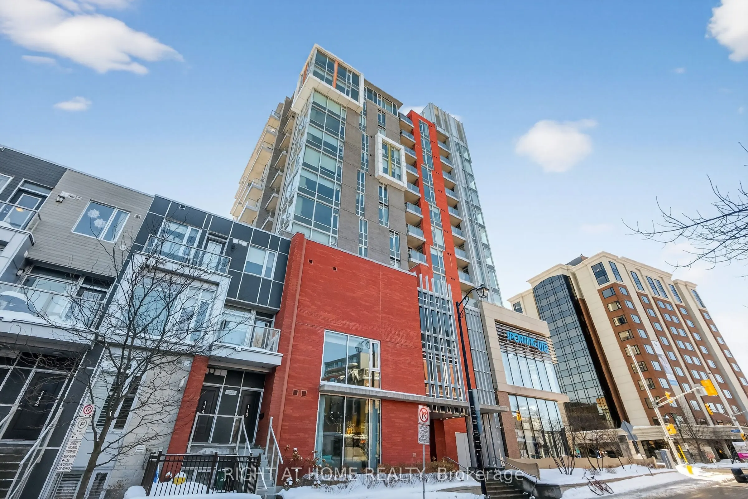 118 Holmwood Avenue #806