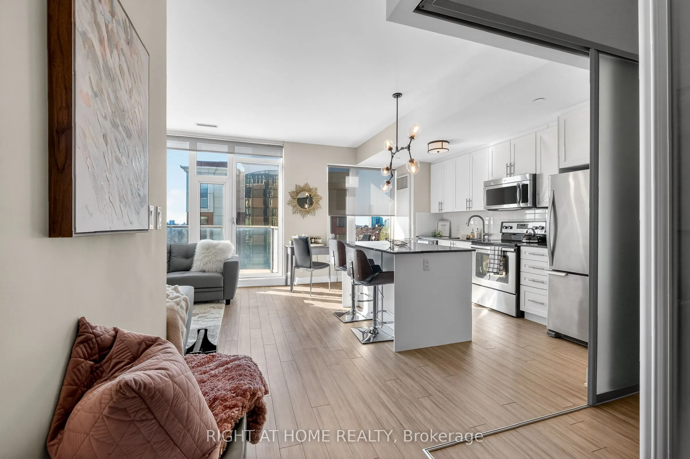 118 Holmwood Avenue #806