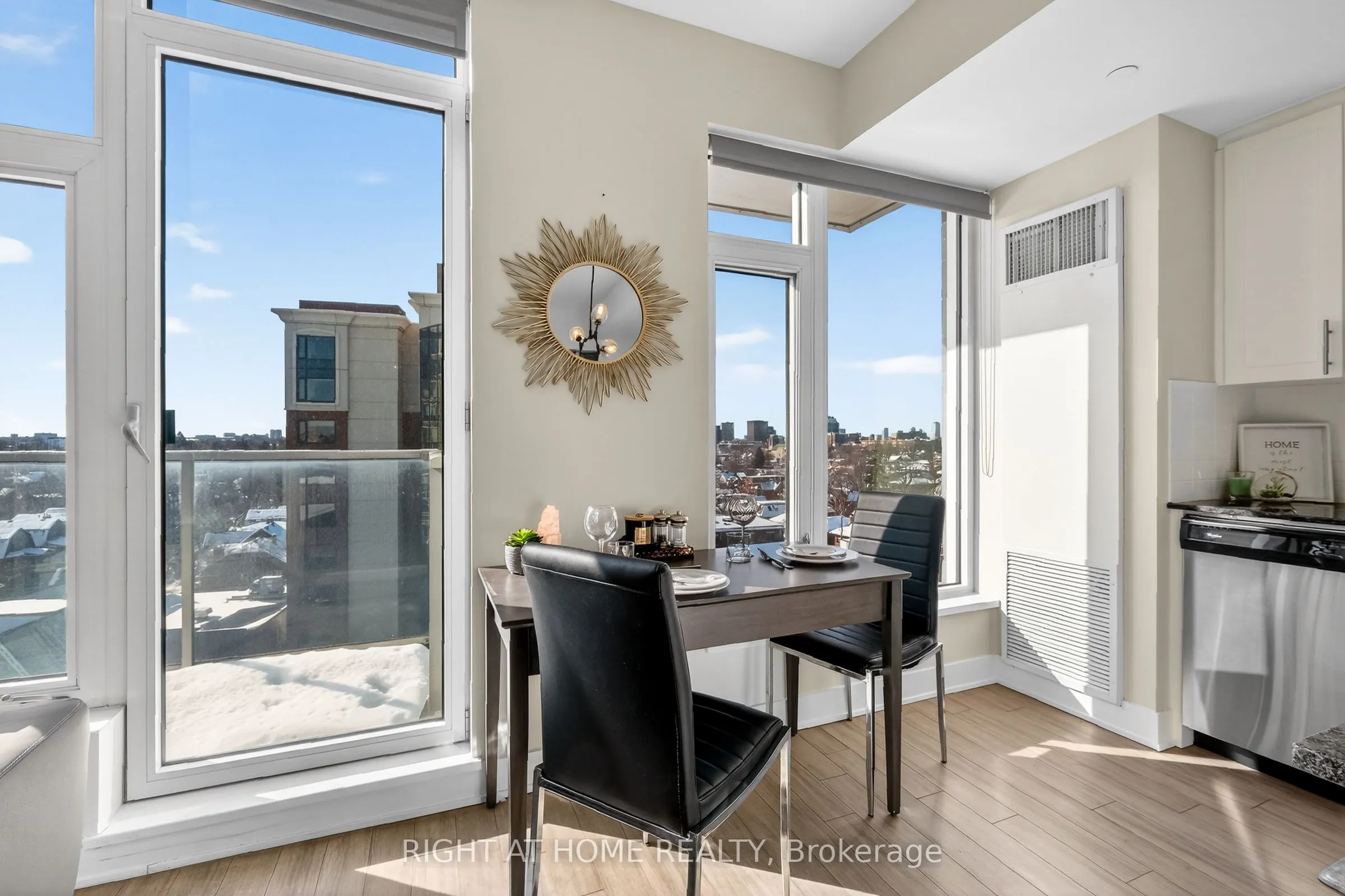 118 Holmwood Avenue #806