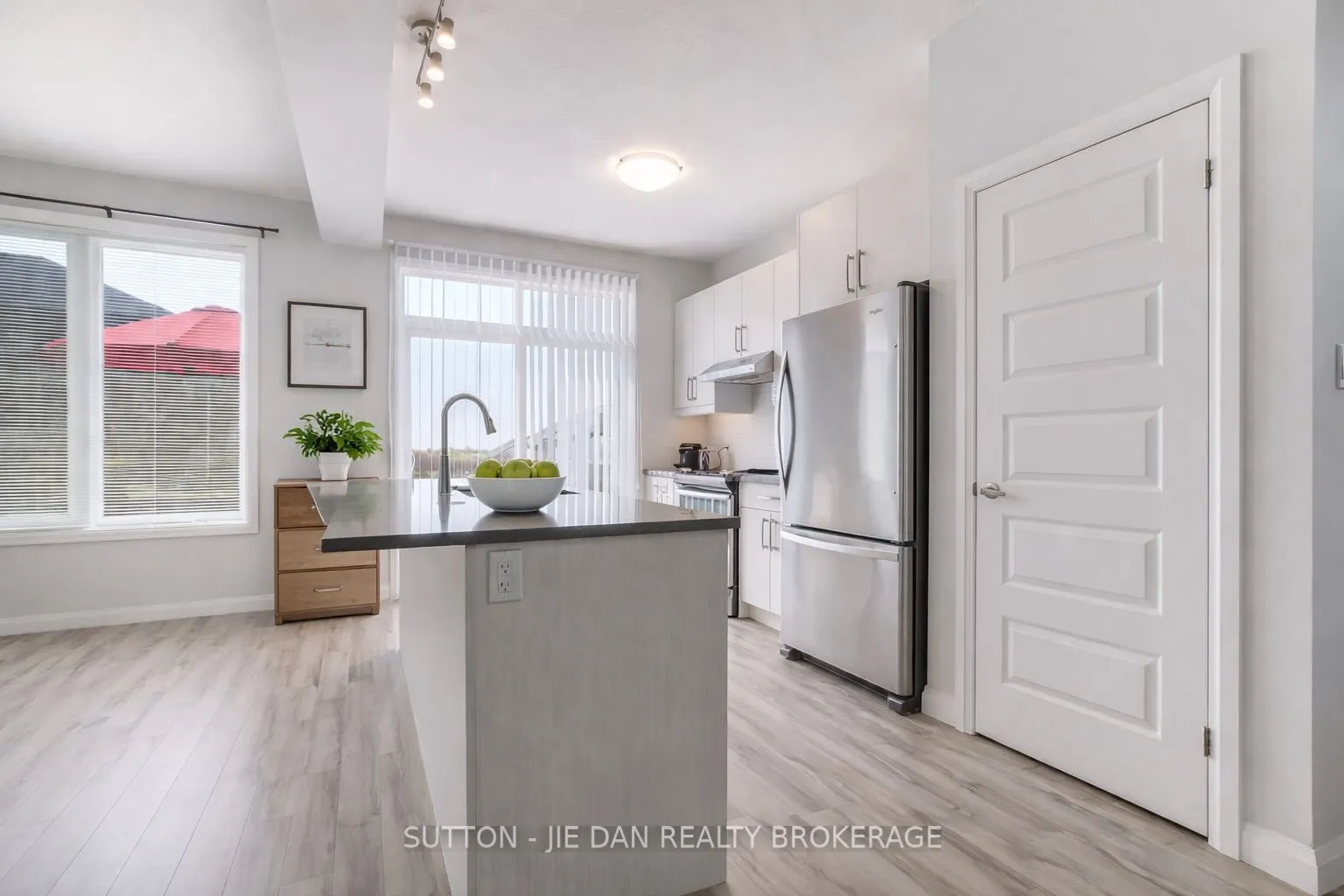 819 KLEINBURG Drive #2
