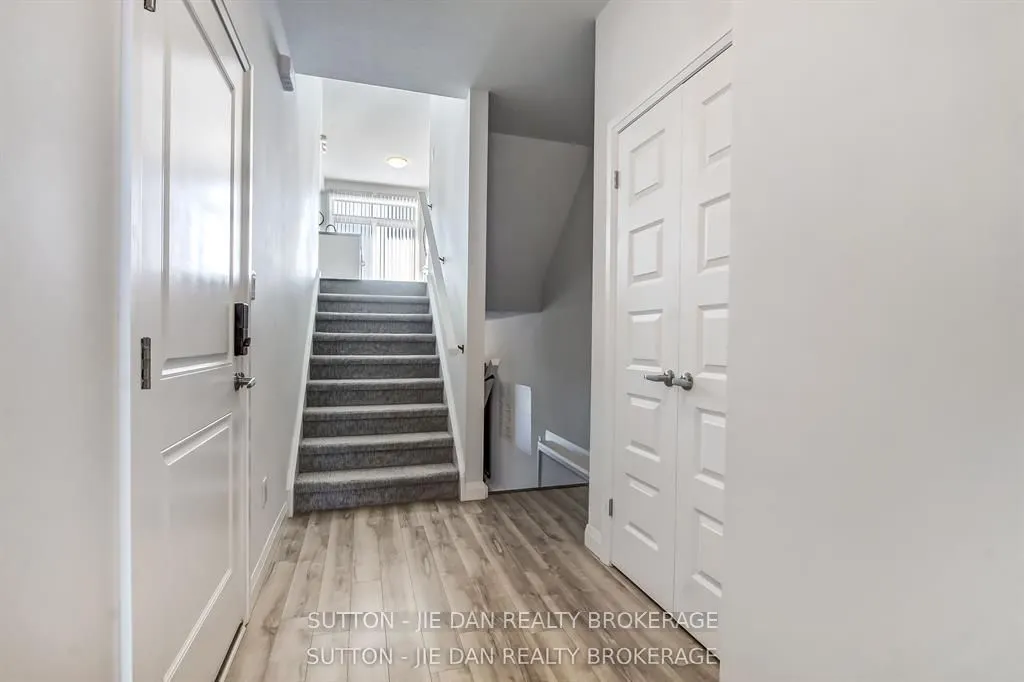 819 KLEINBURG Drive #2