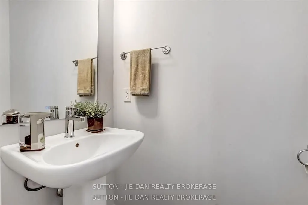 819 KLEINBURG Drive #2
