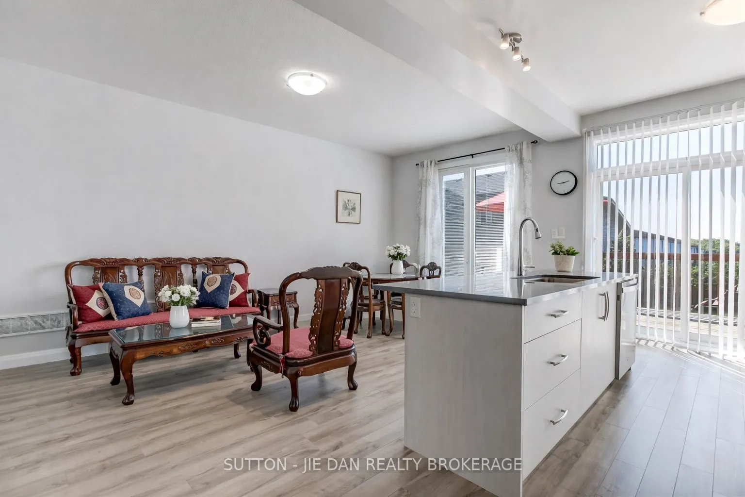819 KLEINBURG Drive #2