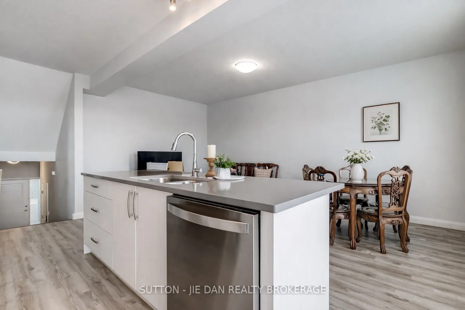 819 KLEINBURG Drive #2