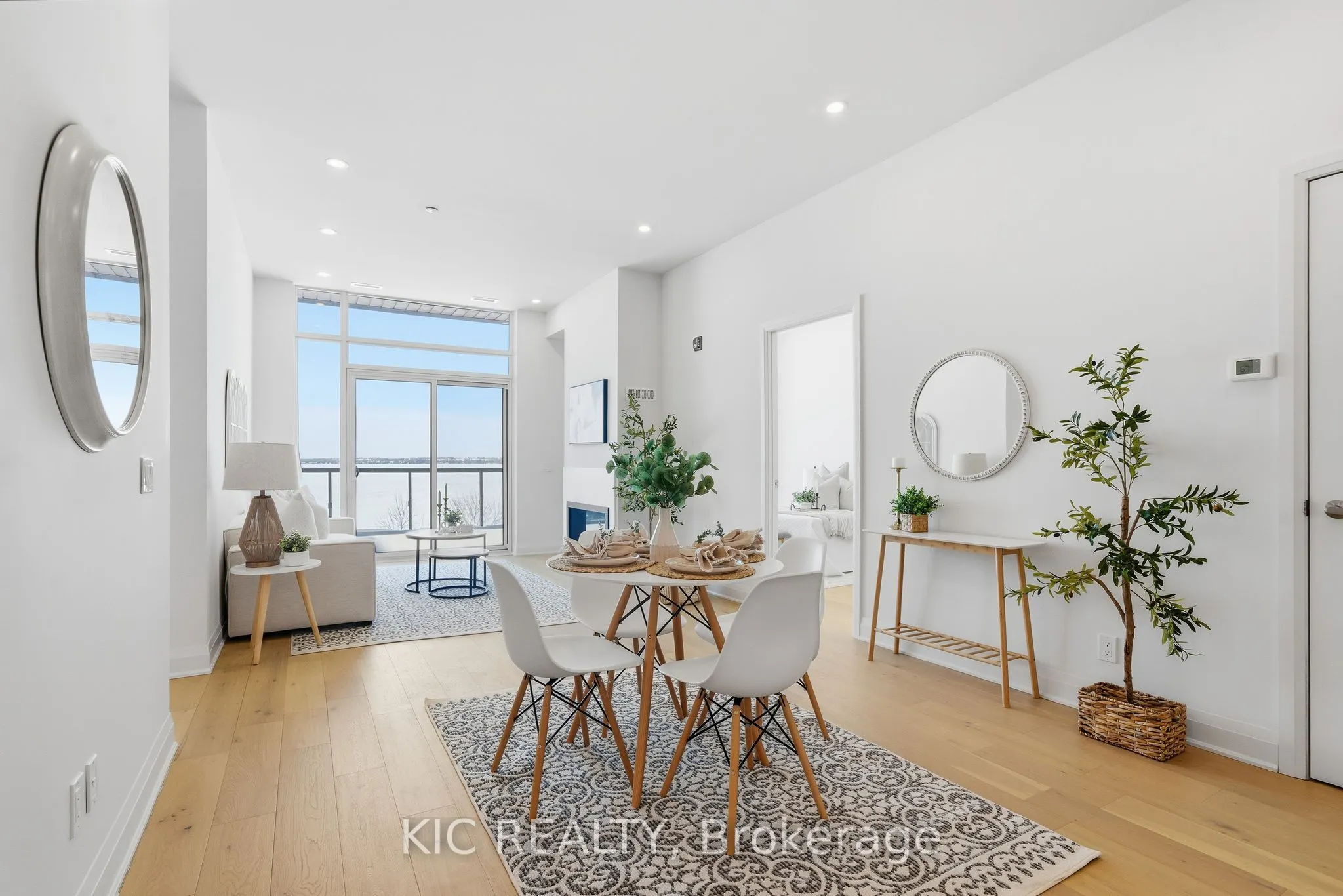 99 Louisa Street #210